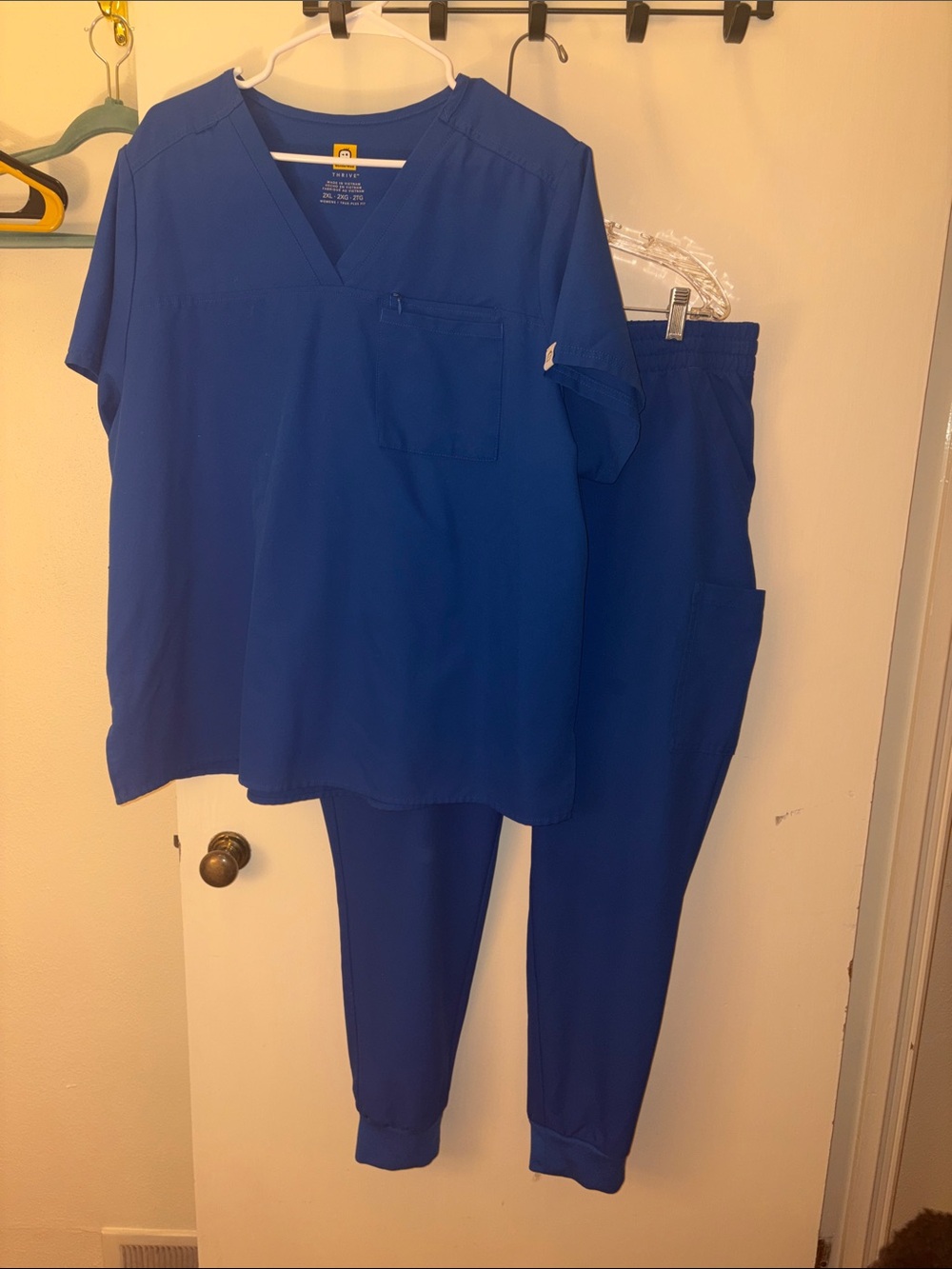 Wonder wink thrive navy blue scrub set 2XL top and XL bottom